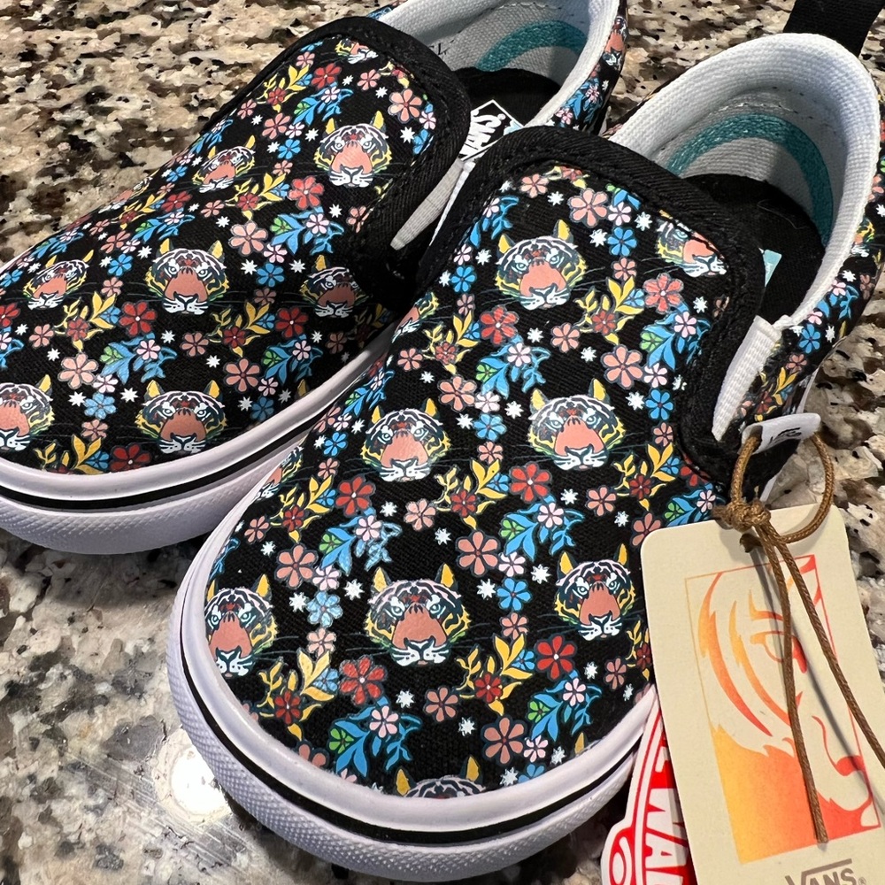 Toddler size 9 🐯 VANS